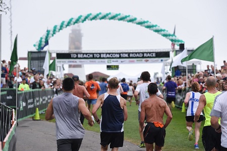 TD Beach to Beacon 10K on Saturday Features Olympian Molly Huddle and Maine Native Ben True Among 6,500+ Runners in Cape Elizabeth, Maine.