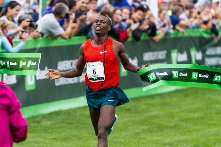 Bedan Karoki of Kenya, winner of 2014 TD Beach to Beacon 10K Road Race. Kevin Morris photo.