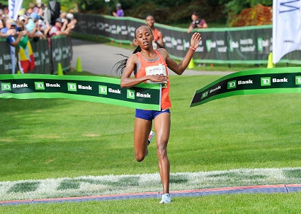 Robertson and Chebet Tuei win titles at TD Beach to Beacon 10K on Aug. 4 in Cape Elizabeth, Maine.
