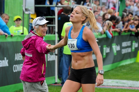 Erica Jesseman greeted by Joan Benoit Samuelson after the 2014 TD Beach to Beacon 10K.