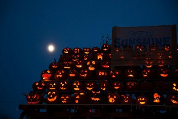 The 2012 Camp Sunshine Pumpkin Festival featured 7,658 lit jack-o-lanterns and raised $80,175 to help sick children and their families