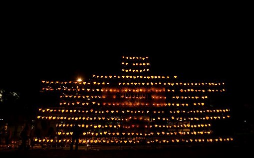 The 2012 Camp Sunshine Pumpkin Festival featured 7,658 lit jack-o-lanterns and raised $80,175 to help sick children and their families